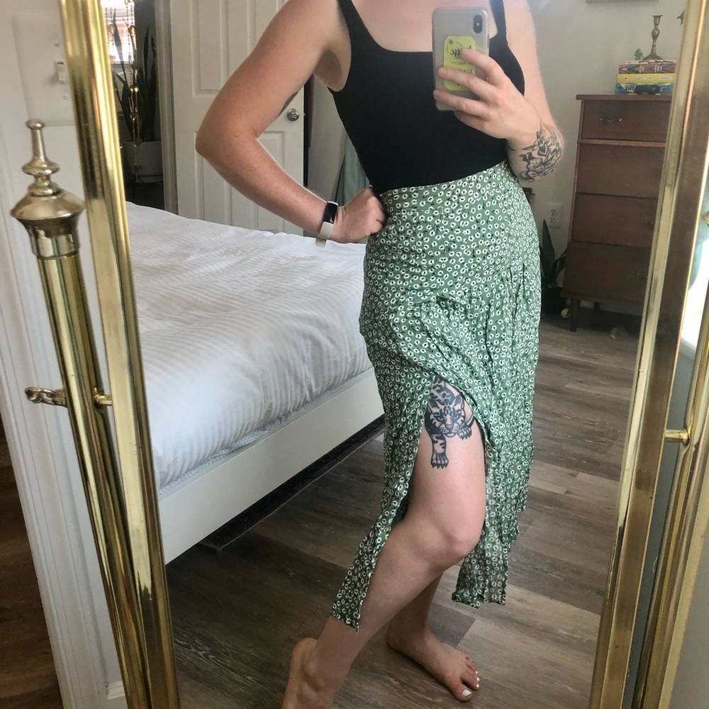 Ditsy floral green skirt NWT